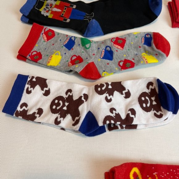 Christmas sock 9 pairs NWOT - Picture 6 of 9